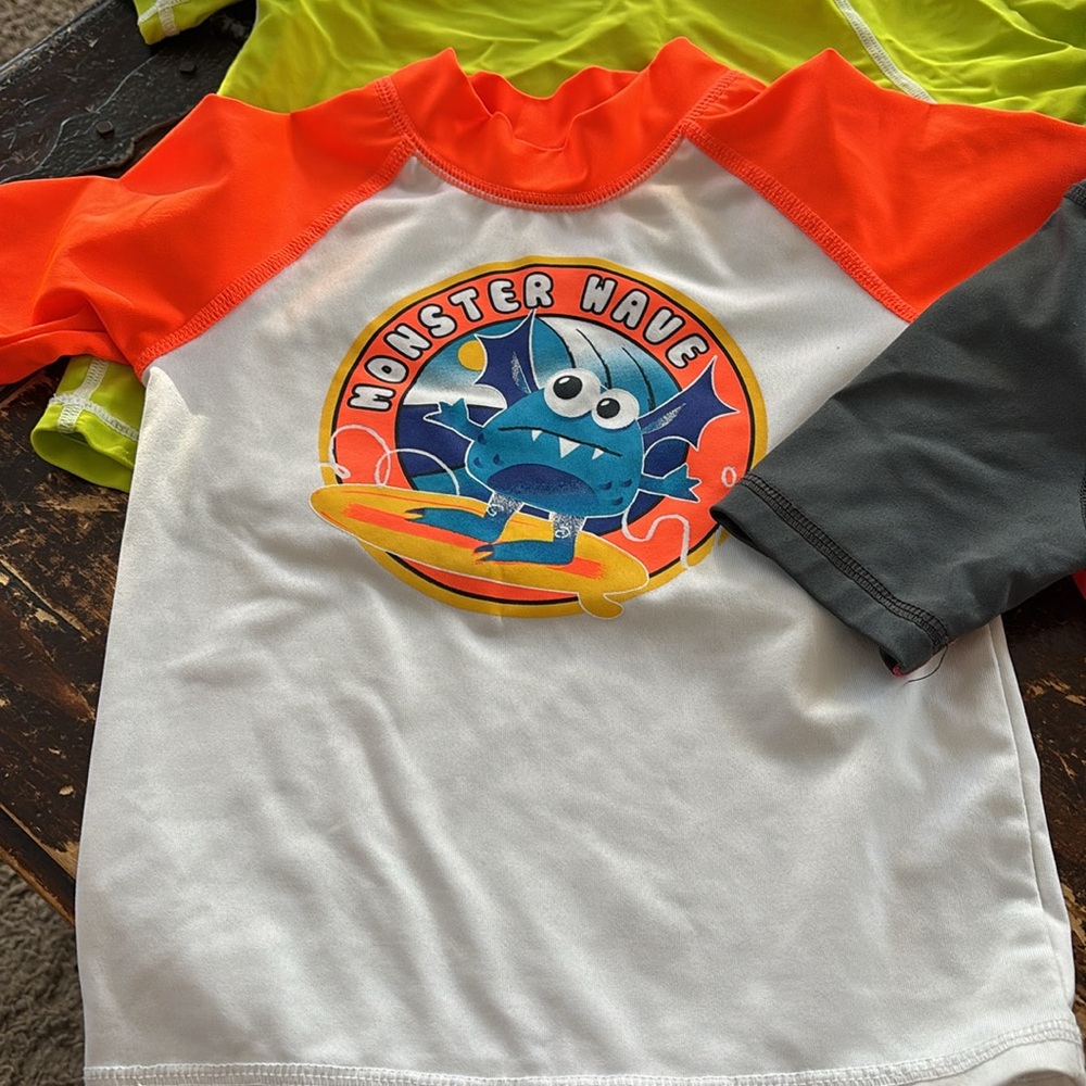 3T Swim UV Shirt - Picture 2 of 5